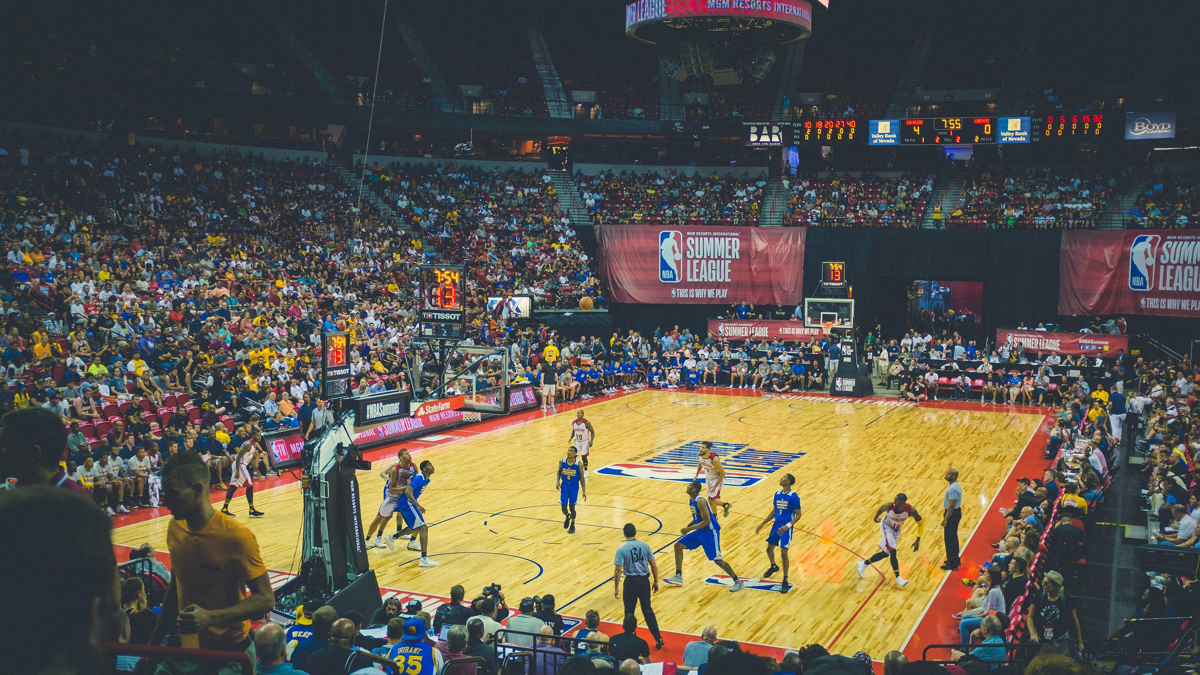 泰山列队迎利物浦，尊重对手，方显强者风范，泰山列队致敬利物浦，尊重对手，才是真正的强者风范